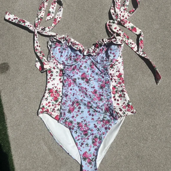 LoveShackFancy Pink and White Floral women’s One Piece swimsuit size medium - Picture 4 of 5